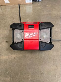 Milwaukee job site radio