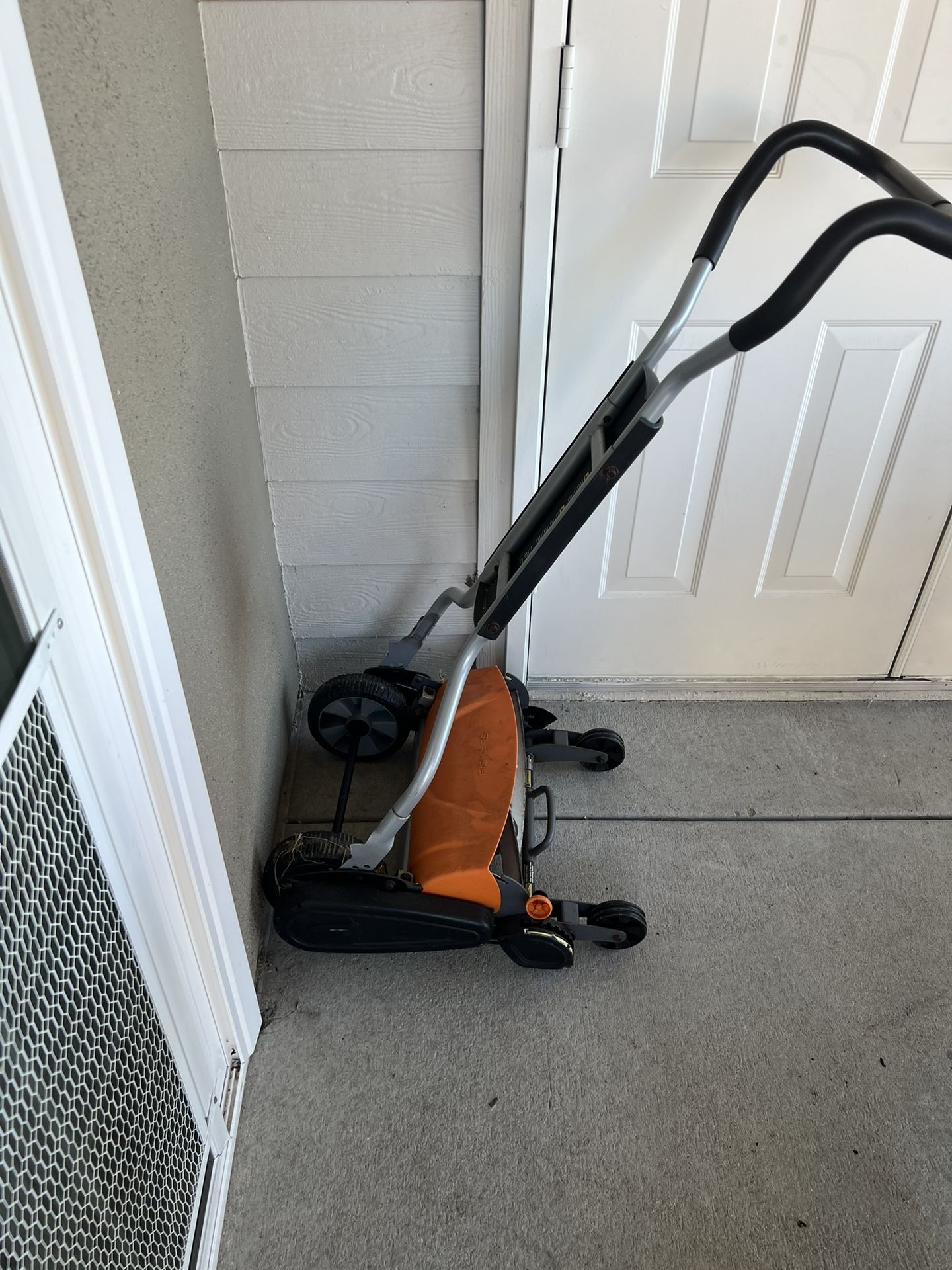 Friskars Reel Lawn Mower