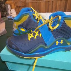 Mens Basketball High Tops With Velcrow. 13