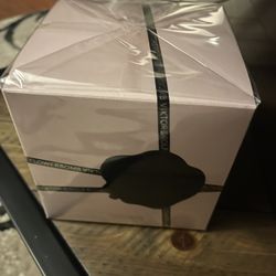 Flowerbomb Eau de Parfum Spray 3.4oz 100ml.