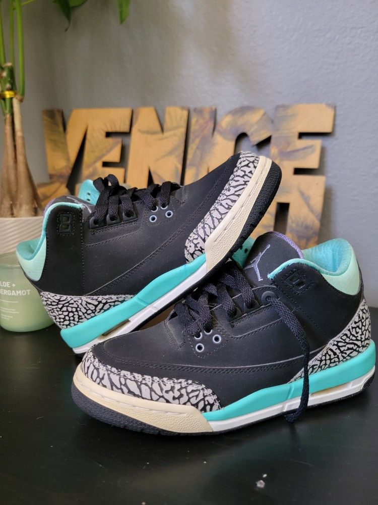 Jordan 3 Retro
Bleached Turquoise Mint (GS) 6Y
