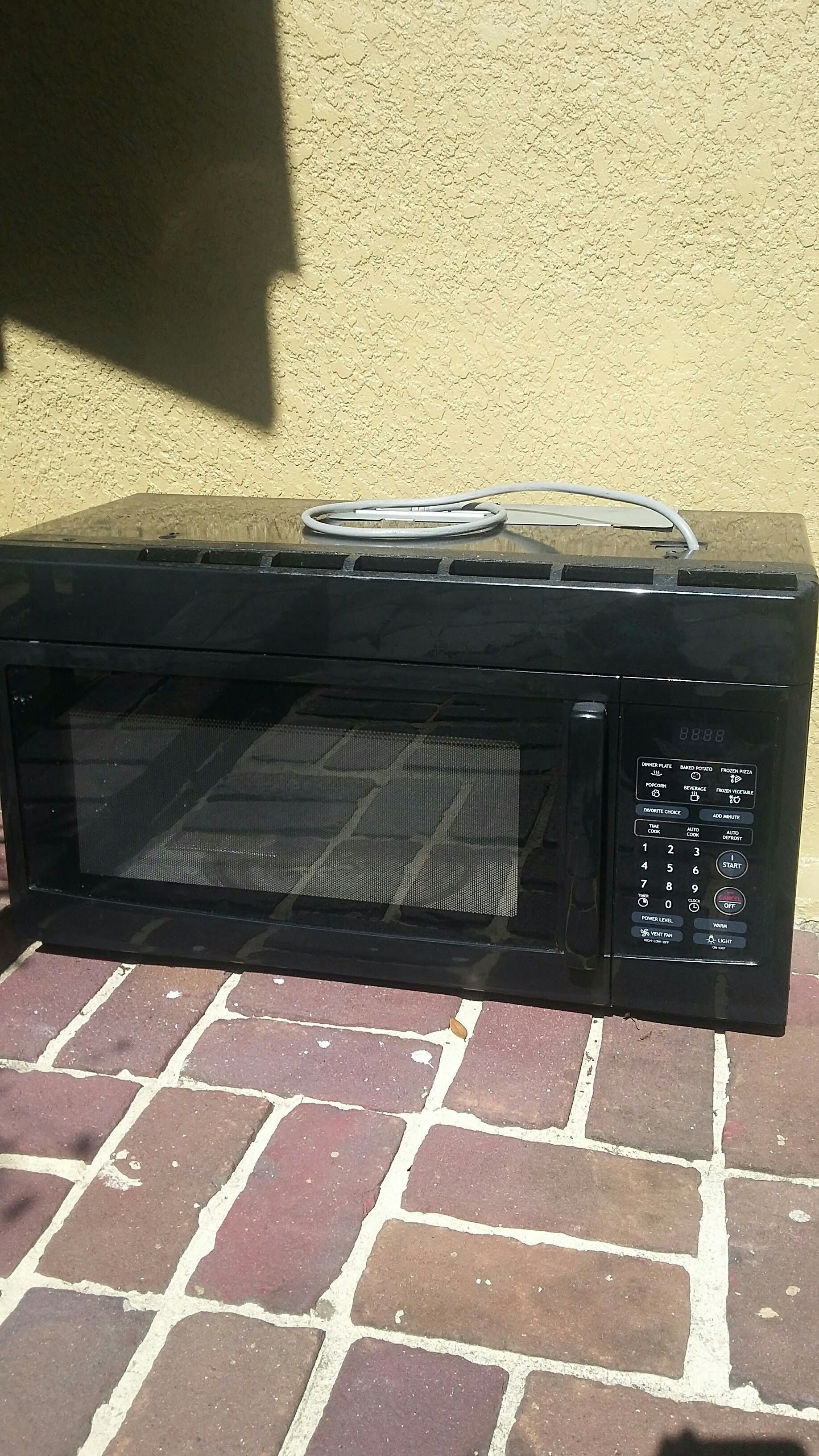 Very nice microwave for sale works great! !