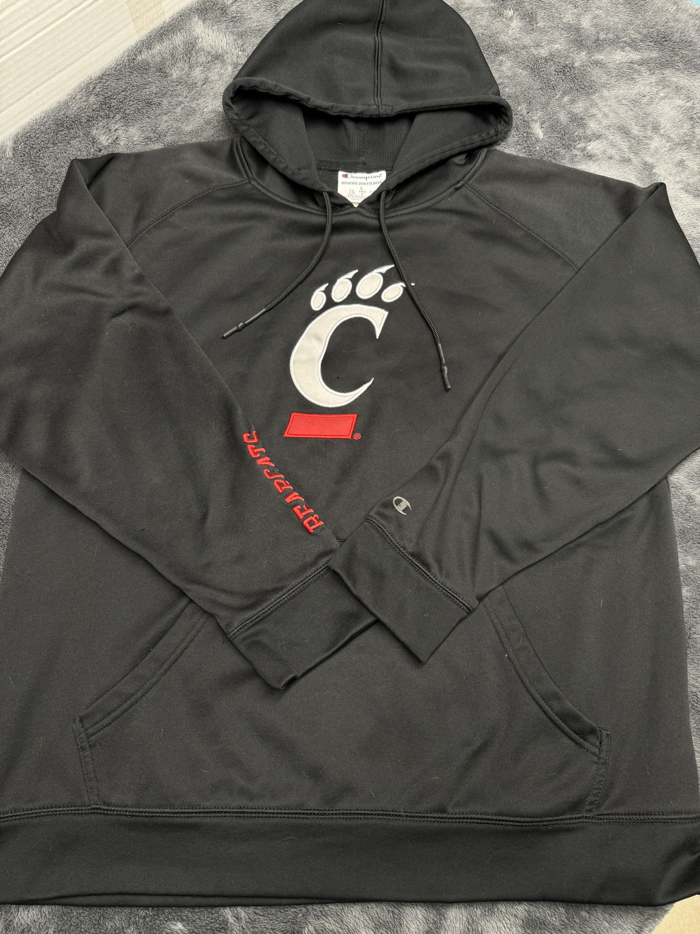 University Of Cincinnati Bearcats Dri Fit Men’s Large Hoodie in good shaoe!  