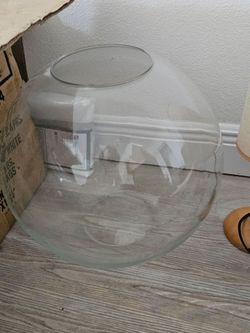 Glass fish bowl