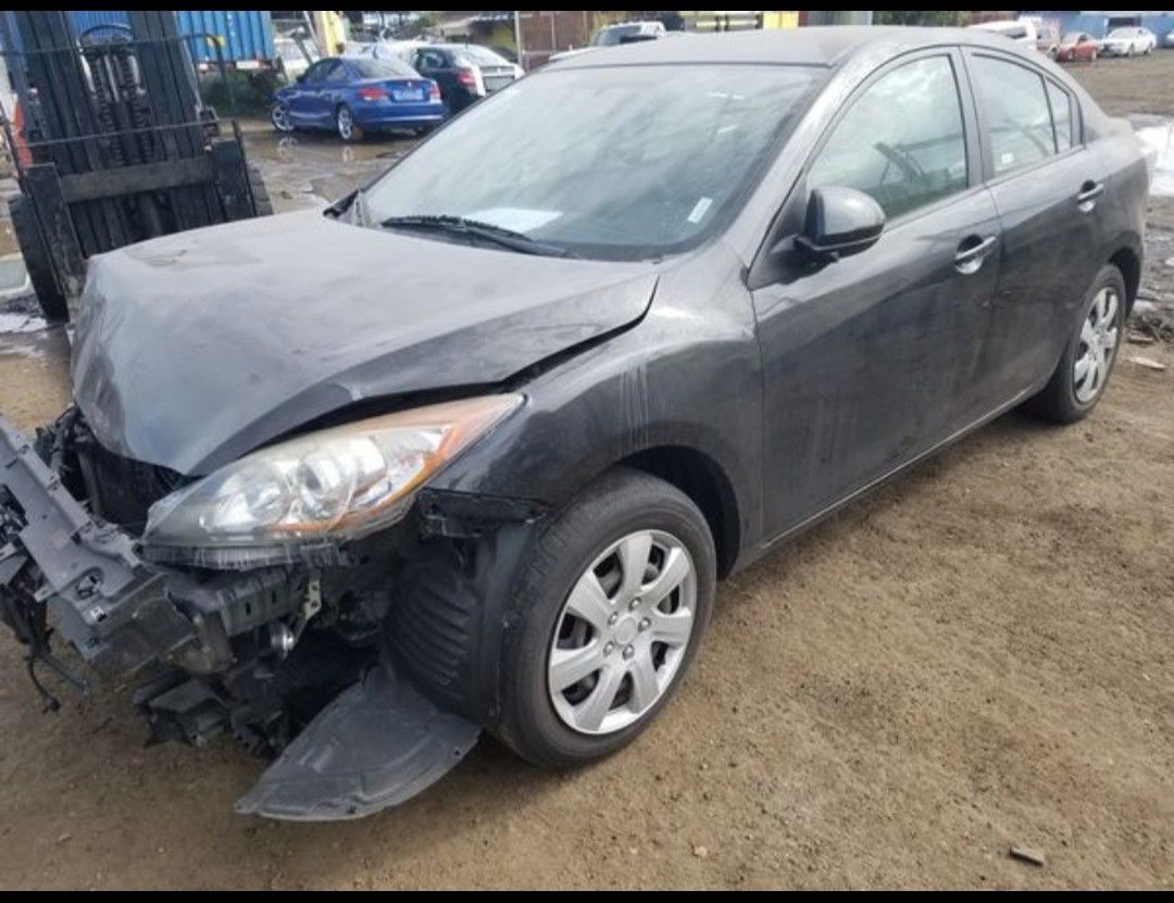 Mazda 3 for parts out 2010