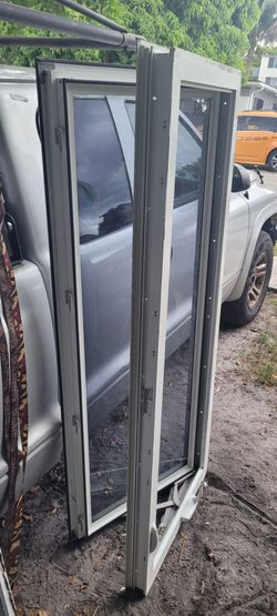 # Ventana 27 x63