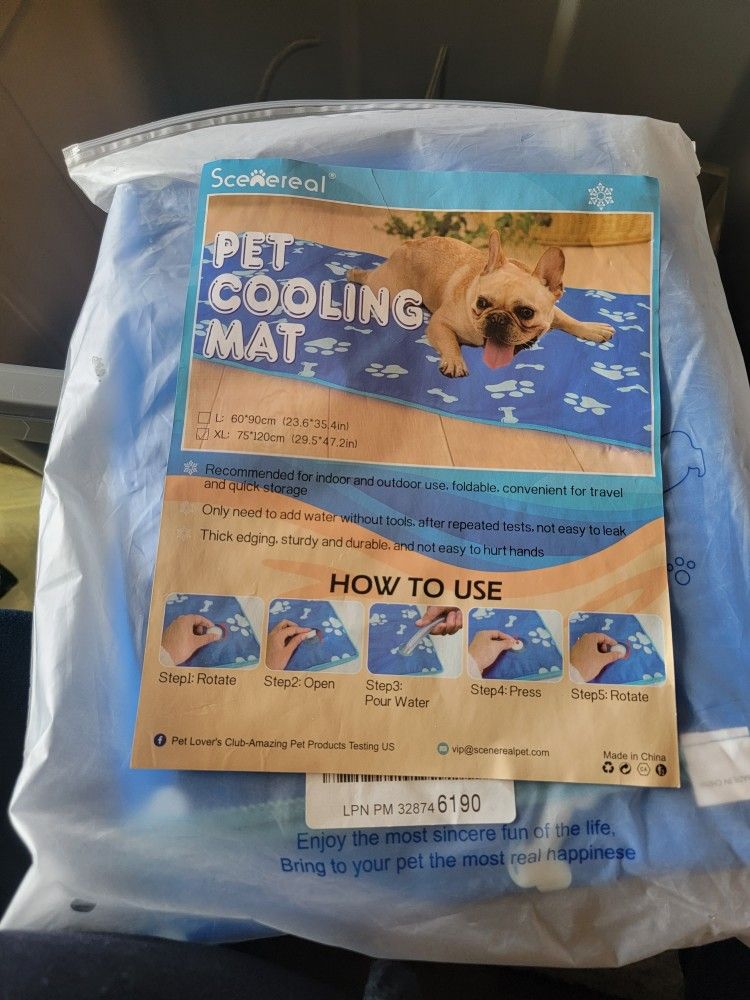 NEW EXTRA LARGE PET COOLING MAT. JUST ADD WATER. ANIMAL WILL NOT PUNCTURE A HOLE IN IT.