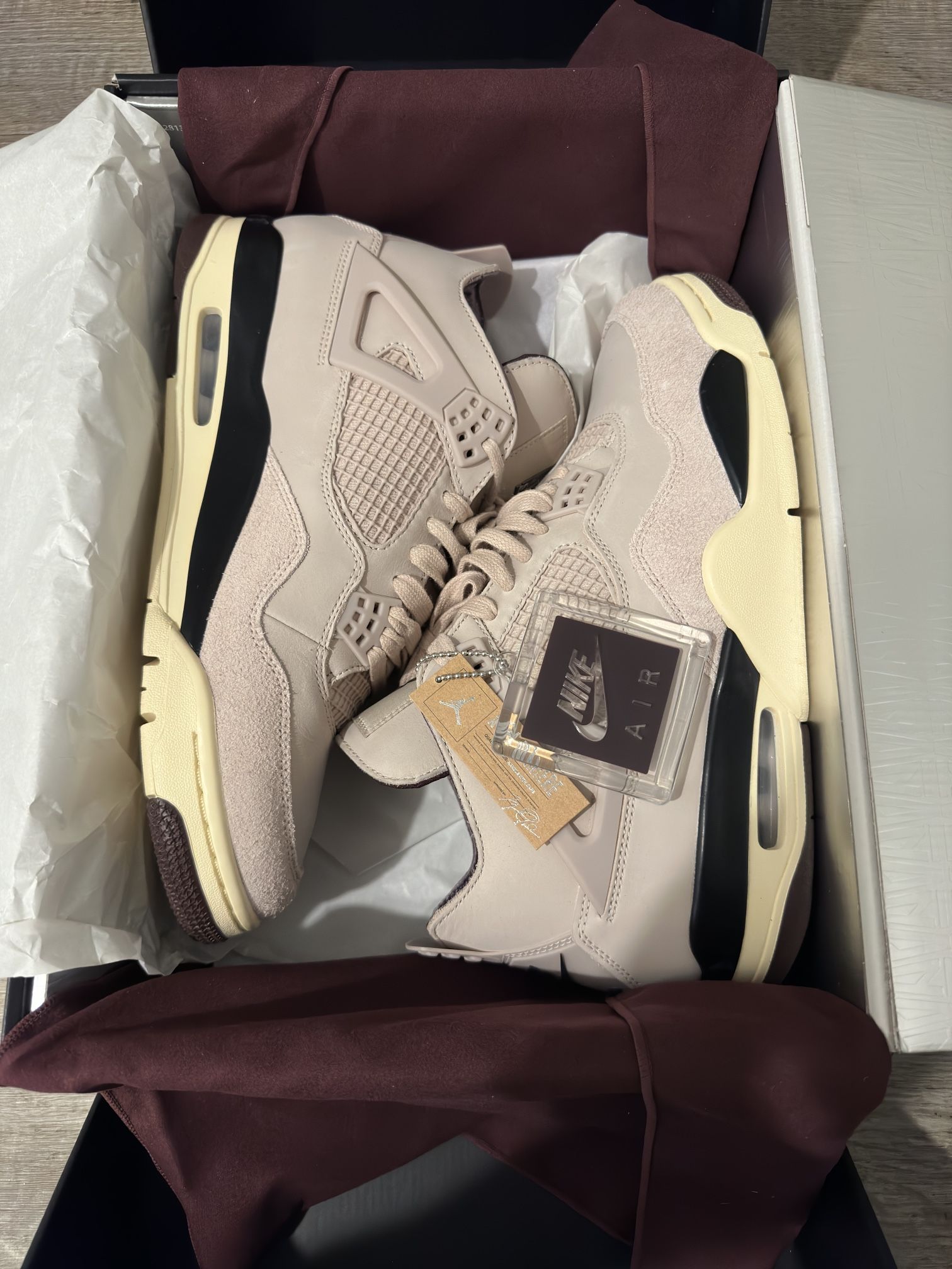 A Ma Jordan 4 Retro OG SP