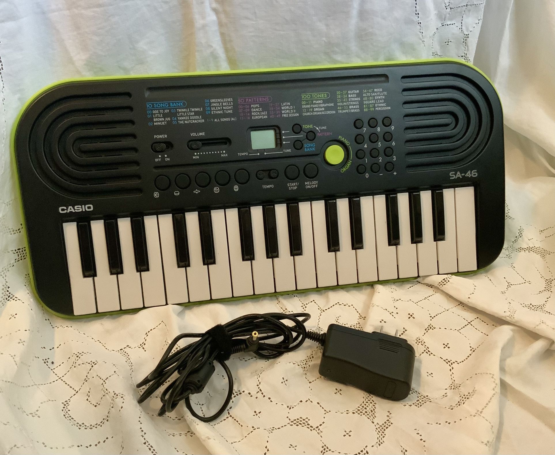 CASIO SA-46 32-Key Mini Electronic Keyboard Black Green 100 Tones 50 Patterns With Adapter