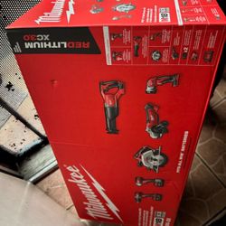 Milwaukee tool set