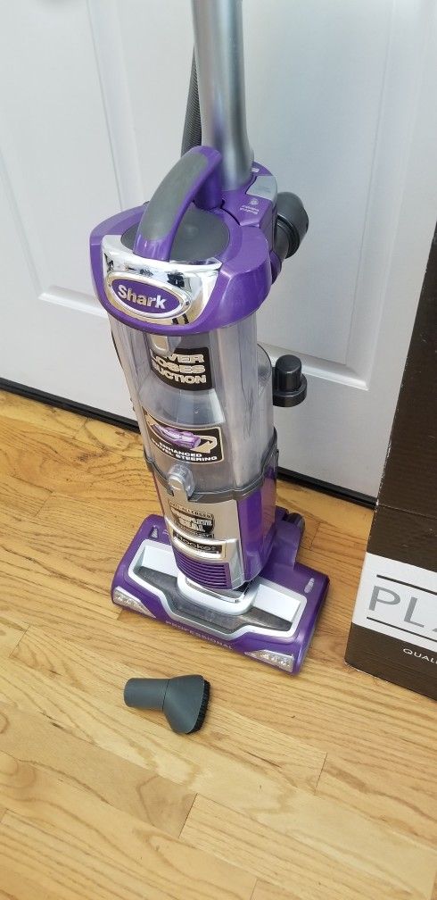 New Cond SHARK VACUUM ,WORKS EXCELLENT ATTACHMENT. IN THE BOX. AMAZING POWER SUCES