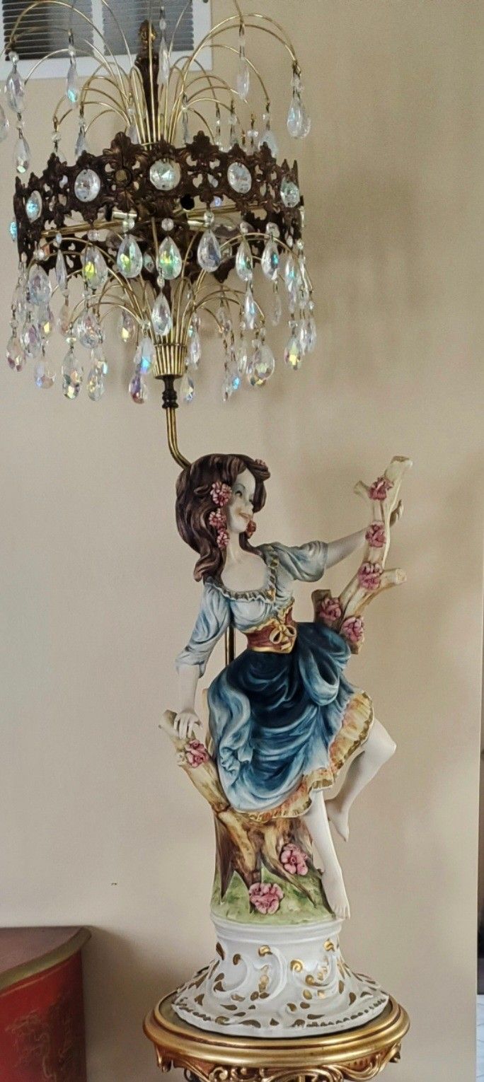 Capodimonte/  Lamp/Pedestal 
