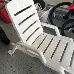 Tanning bed , pool lounge