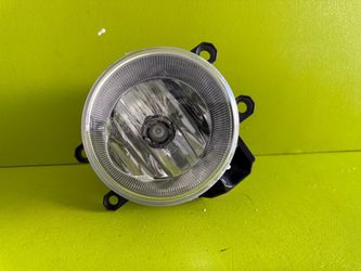 2014 2015 2016 TOYOTA COROLLA RIGHT PASSENGER SIDE FOG LIGHT OEM 947 439