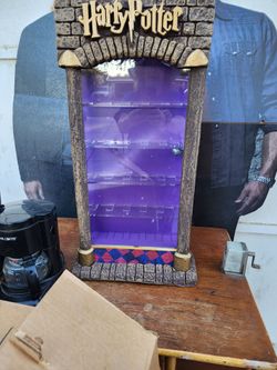 LAST CHANCE B4 IT GOES TO EBAY
RARE HARRY POTTER CABINET