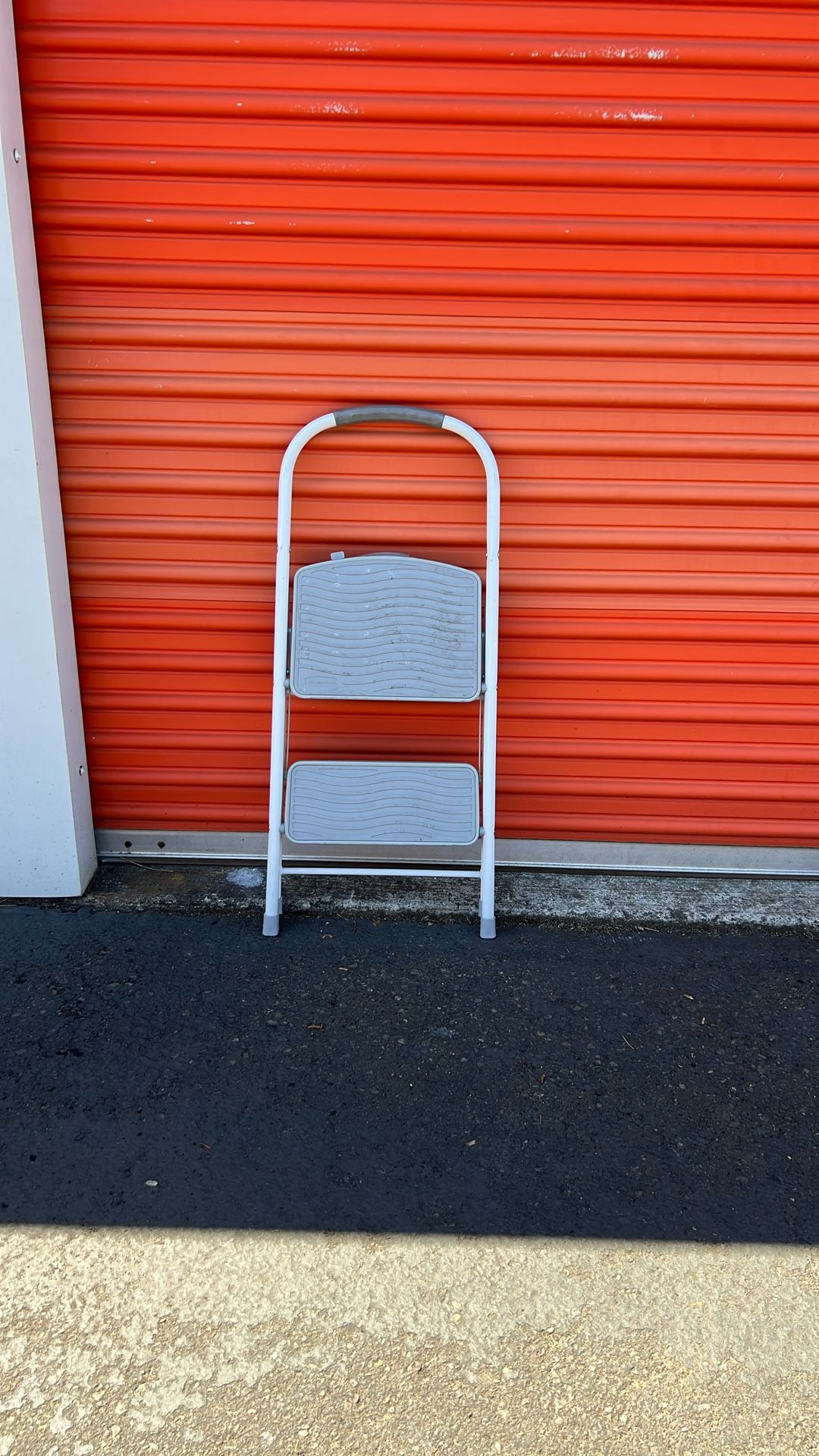 Rubbermaid 2-Step Steel Step Stool