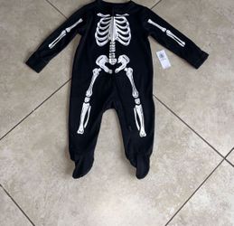 Old Navy Baby Boy’s Skeleton Sleep and Play Outfit, Size 6-9 Months