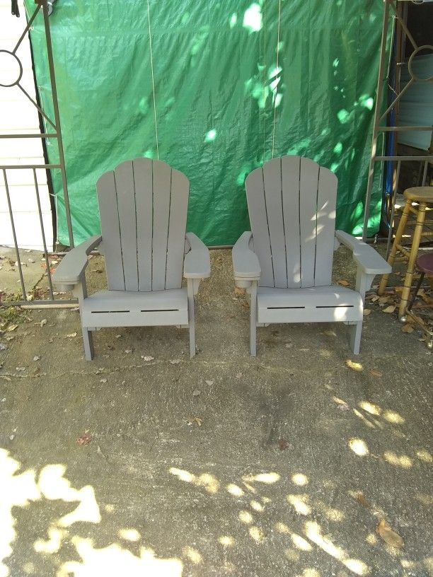 Keter: Pair Of Klondike Chairs. Size: 21" W x 32" W. In Very Good Condition ☺️.