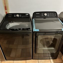 2022 Black Stainless Samsung Washer & Dryer Set (dryer never used) 