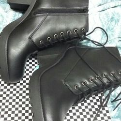 NEW with tags high quality brand women's ankle boots size 10 Super comfortable and elegant design NEVER used with it's original box  $45 pick up at co