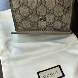 Gucci wallet 