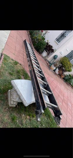 Excellent condition, 32 feet and more sizes available fiberglass extension, Ladders