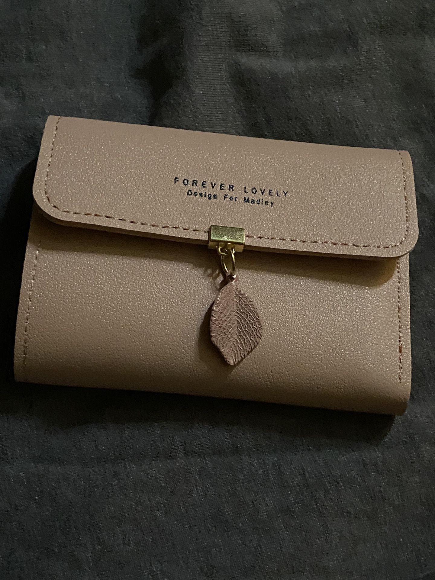This Forever lovely design for Madiey trifold clutch coin purse is the perfect addition to any woman's casual wallet collection. With a solid pink 