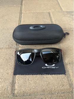 Oakley Holbrook Sunglasses Crystal Matte Black Frame Black Polar Prizm Iridium Polarized Lens w/ Case Cloth