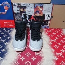 Men's Jordans Cement 11s Size 9 