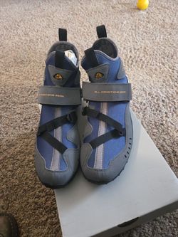 Nike ACG Toketee Mid, a vintage watersports and kayaking shoe. Released in the early 2000s