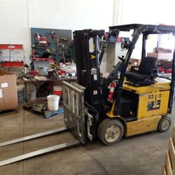 Yale ERC045 4500# capacity 48V forklift, w/ side-shift and push-pull attachment