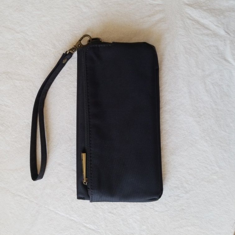 Travelon RFID Wristlet Wallet