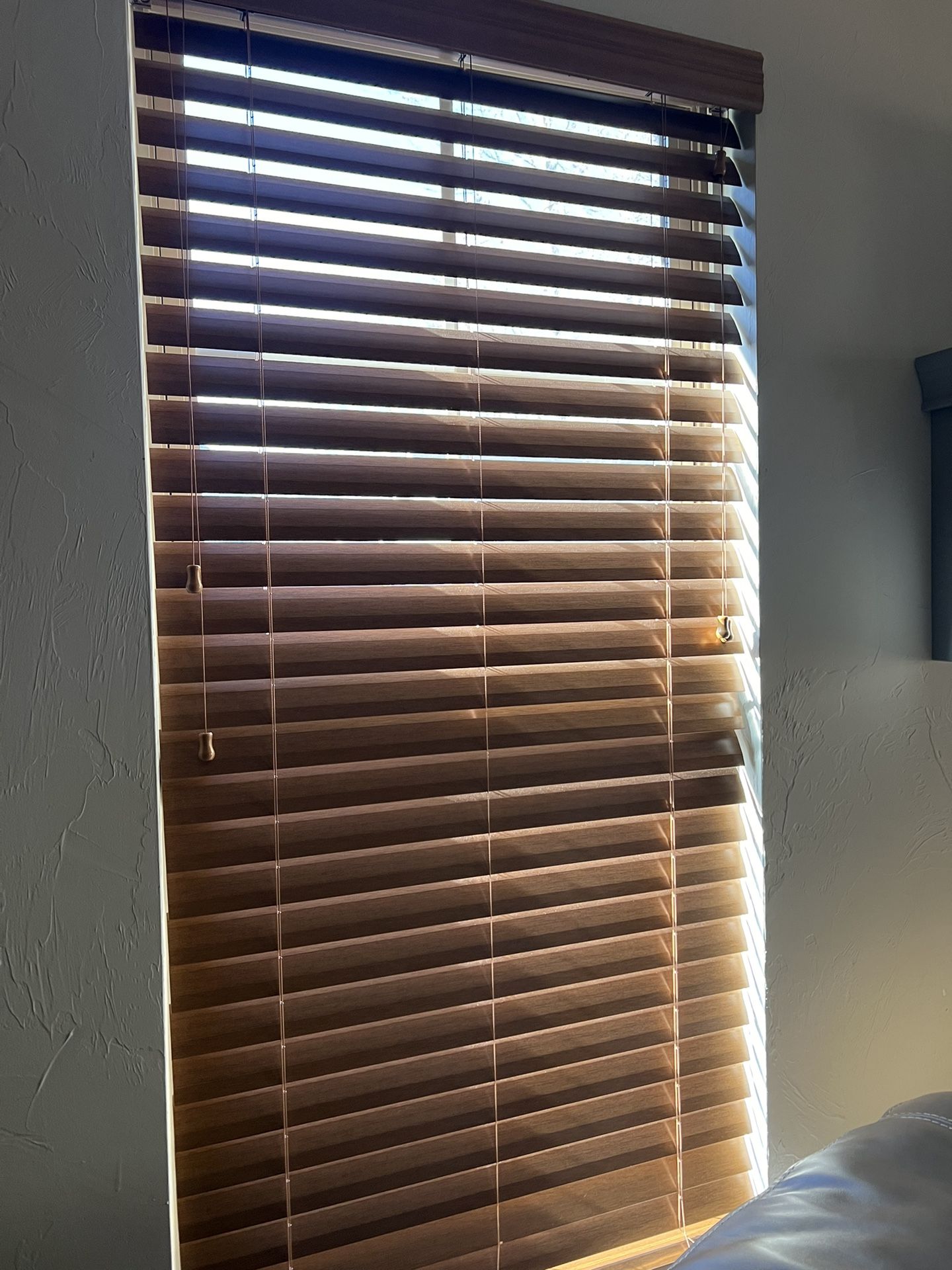 Levalor Wood Grain Blinds 33” X 68” Inside Mount