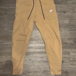 Nike Tech Fleece Joggers – Great Condition