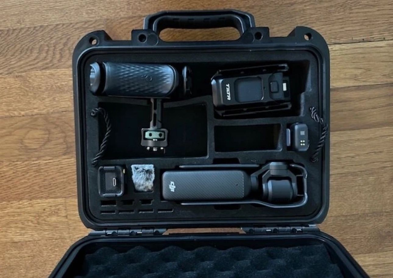 DJI Osmo Pocket 3 Creator Combo Stabilizer and 4K Handheld Camera w/ case