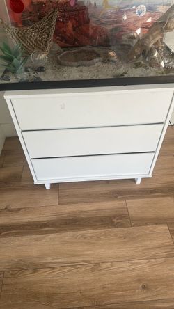 Small 3 drawer dresser