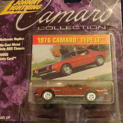 Johnny Lightning 1976 Chevy Camaro With Trading Card