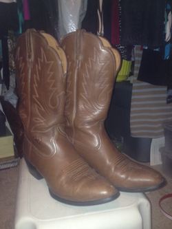 Ariat ladies western boots. 8.5 size