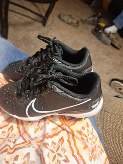 Size 12c Nike Fastflex team sport shoes