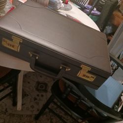 BY AIRWAY NEW NEVER USED LEATHER COMBO LOCK BRIEF CASE 20 FINAL PRICE.. 