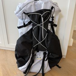 ULA Catalyst - Ultralight Backpack - Medium - NEVER USED