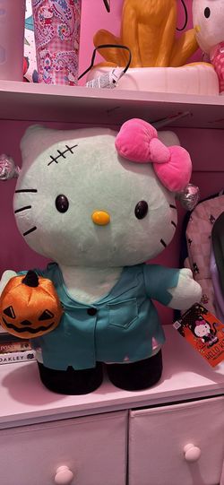 Hello Kitty Halloween Greeter