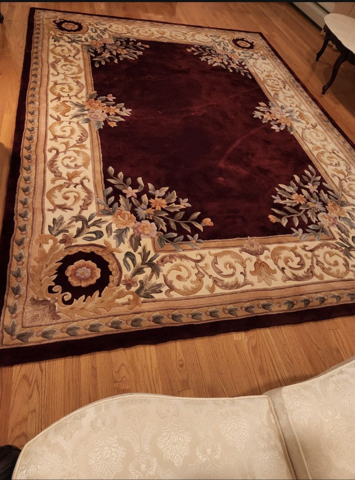 Beautiful Rug With Marble Coffee Table