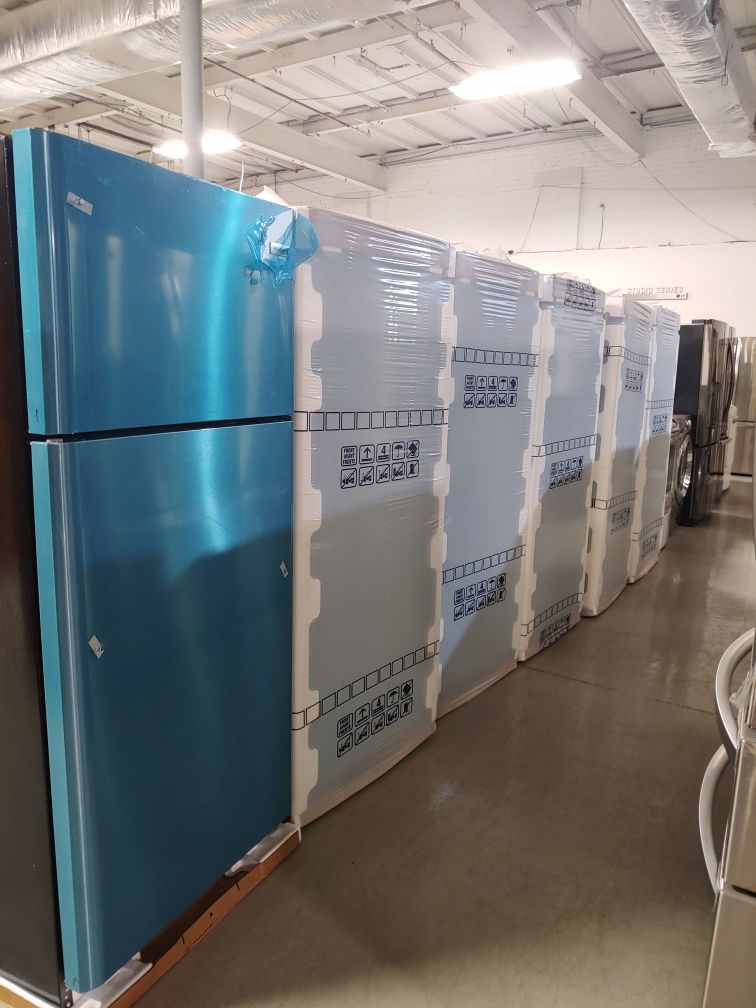Brand New Frigidaire top mount Freezer Refrigerator with Manufacturers Warranty