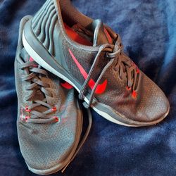 Shoes Women Size 8 Nike Price Both 
