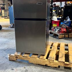 Magic Chef Fridge / Freezer 