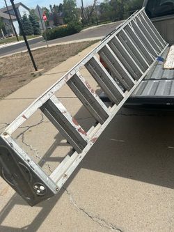 12’ Aluminum stepladder
