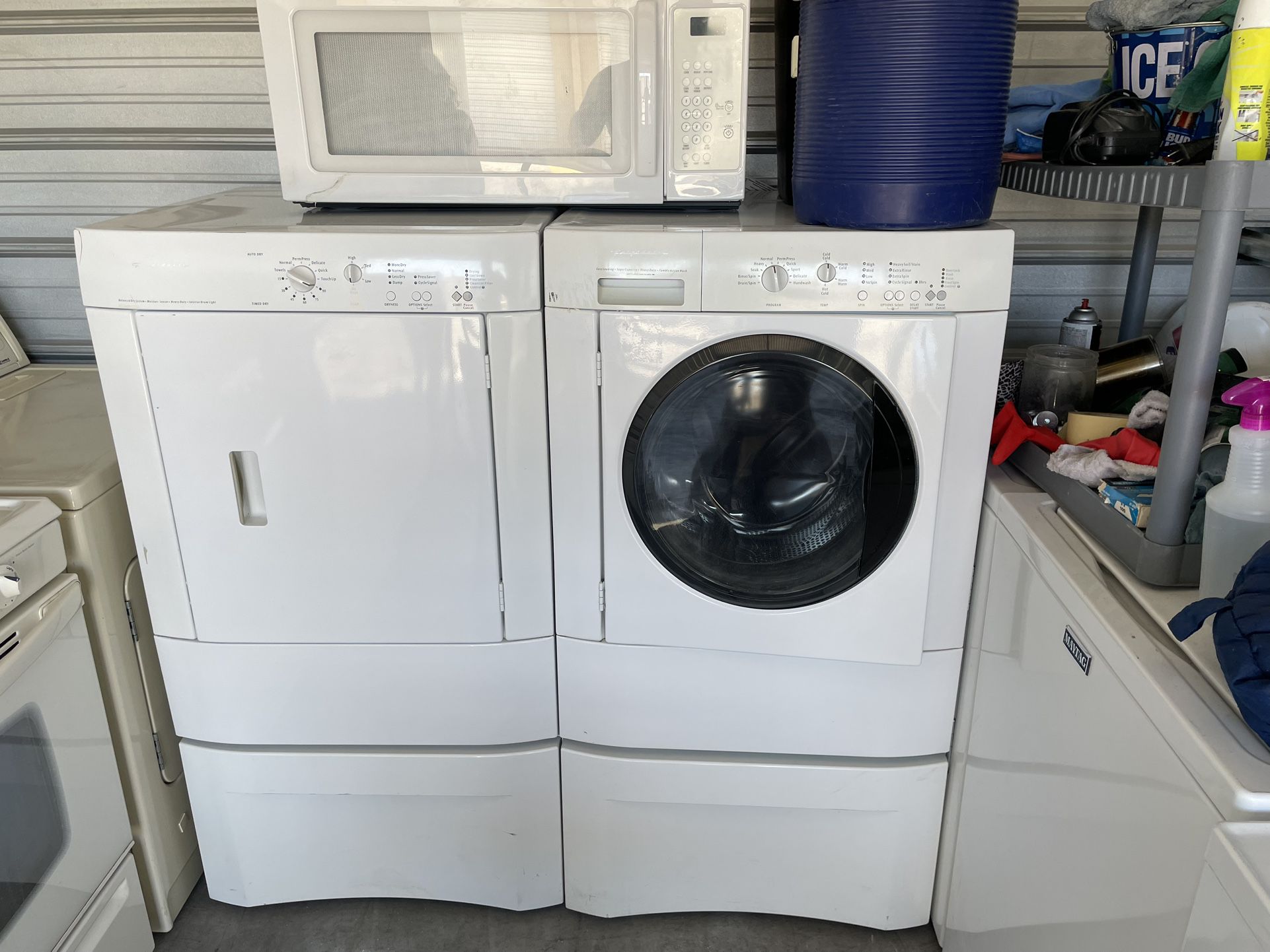 Frigidaire Washer And Gas Dryer Set With Pedestals Included