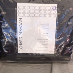 New Comforter Full/Queen Reversible