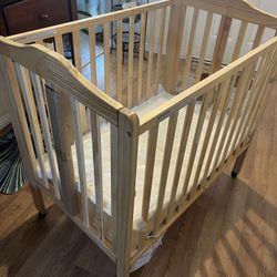 Folding Baby Crib